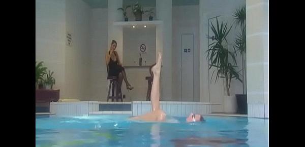  Heiße Lesben Action am Pool - german Pornstars